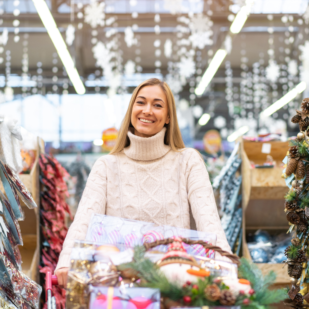 smiling customer shopping in market